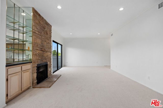 14050 Magnolia Boulevard, Sherman Oaks CA: https://media.crmls.org/mediaz/16ed8f1f-b056-4838-9d95-ce4cd35bca5f.jpg