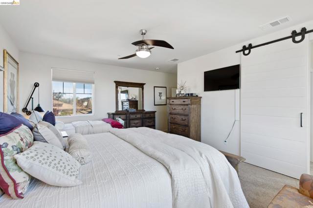 2469 Talaria Dr, Oakley CA: https://media.crmls.org/mediaz/16ef222f-a0c8-4d32-8ebf-661bfef55a96.jpg