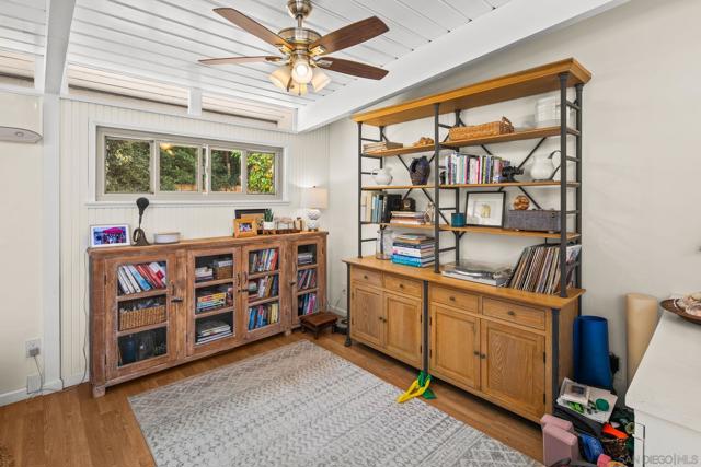 435 Country Club Ln, Coronado CA: https://media.crmls.org/mediaz/16efd185-d39b-481c-bba7-56d8716bd3f8.jpg