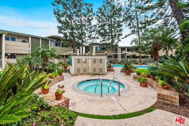 4801 La Villa Marina, Marina del Rey CA: https://media.crmls.org/mediaz/16f078a4-0daf-4718-9a86-d69a2130b6f2.jpg