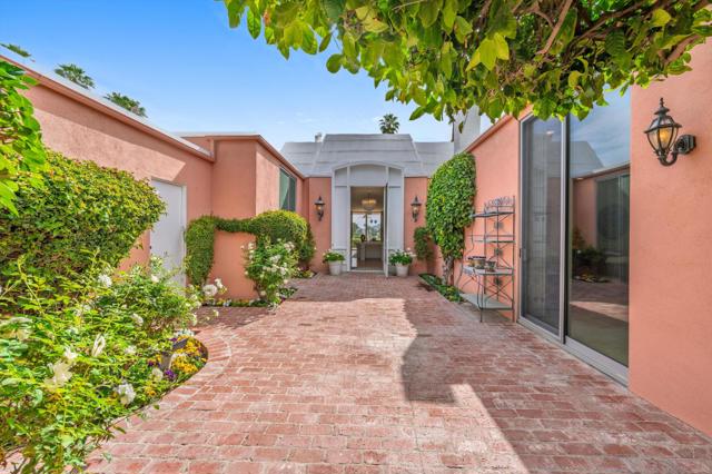 46650 Amir Drive, Palm Desert CA: https://media.crmls.org/mediaz/16f0b5e8-ec1f-44b0-b4aa-a3db58c5ba97.jpg