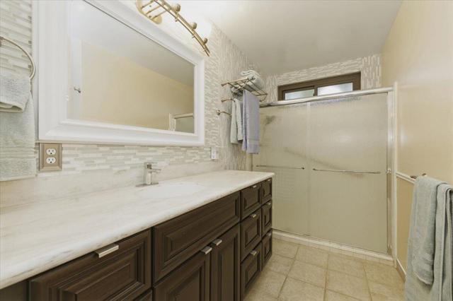 2385 Silver Oak Circle, Palm Springs CA: https://media.crmls.org/mediaz/16f0c848-5bbc-4915-899a-0bcf09a40836.jpg