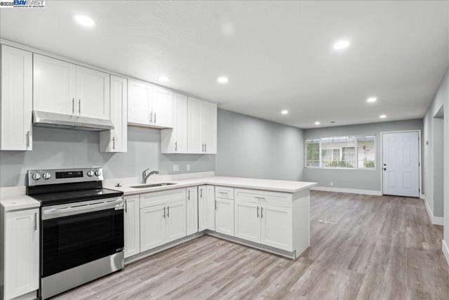 27070 Manon Ave, Hayward CA: https://media.crmls.org/mediaz/16f12359-6691-4815-b270-debd916e97bb.jpg