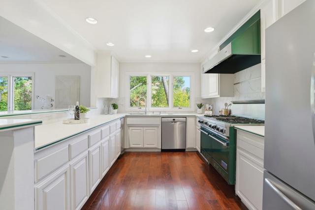 1621 Stone Pine Lane, Menlo Park CA: https://media.crmls.org/mediaz/16f14855-5e24-46dd-af2d-cbe80c30e57f.jpg