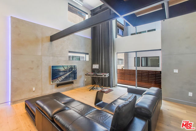 1337 N Fuller Avenue, Los Angeles CA: https://media.crmls.org/mediaz/16f1acfc-8759-47bb-b65a-cb0b562a7289.jpg