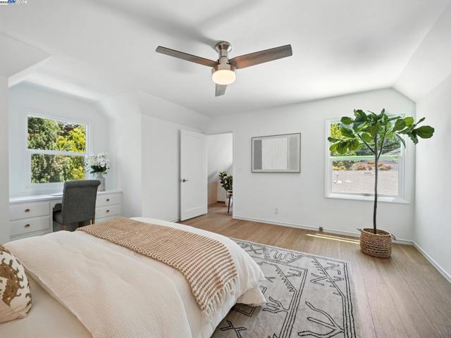 160 Moraga Way, Orinda CA: https://media.crmls.org/mediaz/16f1f676-ec49-46a3-a5d5-5d57e31a99b5.jpg