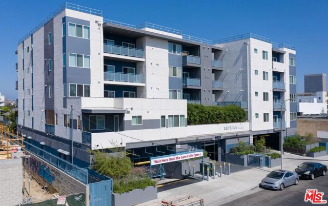 1025 S Berendo Street, Los Angeles CA: https://media.crmls.org/mediaz/16f20d76-d89b-4cf2-af9b-268b9323b8be.jpg