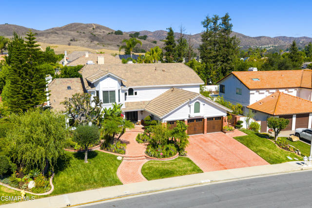 29515 Weeping Willow Drive, Agoura Hills CA: https://media.crmls.org/mediaz/16f3993a-8eeb-40cb-862a-74e72db96b3b.jpg