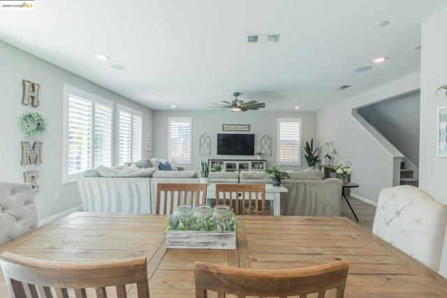 144 Scott Creek Way, Brentwood CA: https://media.crmls.org/mediaz/16f3ca2e-324e-4948-8a70-189519587cbb.jpg