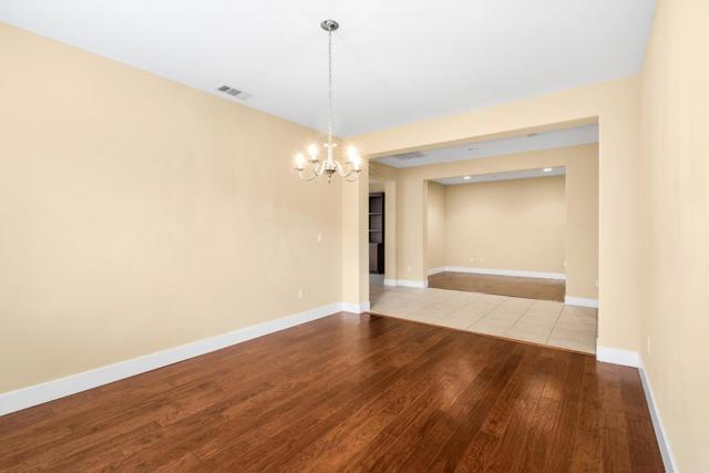 9881 Rancho Hills Drive, Gilroy CA: https://media.crmls.org/mediaz/16f3e86d-6af5-46da-89d9-6d88b7e14050.jpg