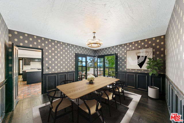 29528 Harvester Road, Malibu CA: https://media.crmls.org/mediaz/16f3ebdc-9948-4ca4-a561-2bf130b2eb37.jpg