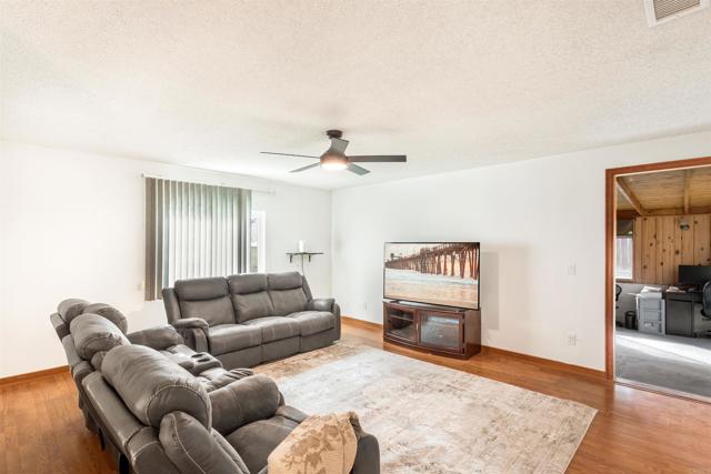 Detail Gallery Image 6 of 25 For 663 Charles Dr, Oceanside,  CA 92057 - 4 Beds | 2 Baths