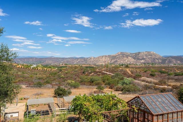 25082 Four Corners Road, Ramona CA: https://media.crmls.org/mediaz/16f44fdc-d2aa-4ab2-8a22-75d3b26fa812.jpg