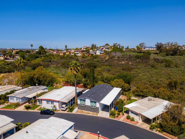 2003 Bayview Heights Dr, San Diego CA: https://media.crmls.org/mediaz/16f4ca80-b83d-4bb1-af12-949145d9cb22.jpg