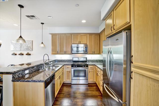140 Selby Ln, Livermore CA: https://media.crmls.org/mediaz/16f4f868-55db-43da-950c-5a9dc64d288e.jpg