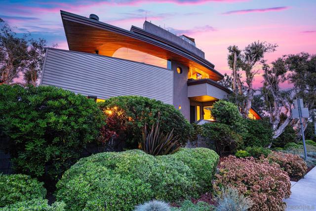 203 23rd St, Del Mar CA: https://media.crmls.org/mediaz/16f58c7e-317f-4860-a244-5f14b4e3c96a.jpg