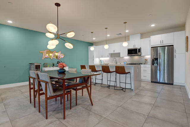 179 The Riv, Palm Springs CA: https://media.crmls.org/mediaz/16f5cdc6-090c-4e50-85bf-30e1fb6cf1a7.jpg