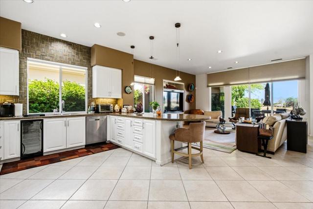 384 Tomahawk Drive, Palm Desert, CA 92211