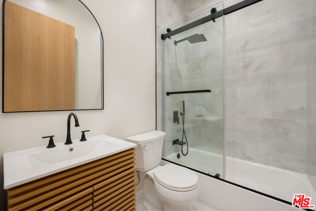 17510 Miranda Street, Encino CA: https://media.crmls.org/mediaz/16f687f7-e375-48f0-b329-9da7398540e7.jpg