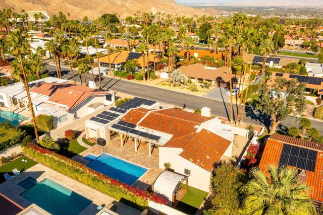 72815 Somera Road, Palm Desert CA: https://media.crmls.org/mediaz/16f6a8fa-caa2-41d5-ae54-e5c5d8415c80.jpg
