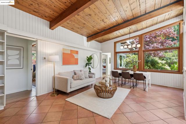 39 Norwood Ave, Kensington CA: https://media.crmls.org/mediaz/16f6d251-9ee0-408b-9924-108a054c69a1.jpg