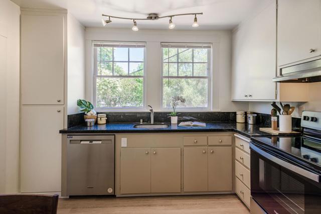 1124 Vancouver Avenue, Burlingame CA: https://media.crmls.org/mediaz/16f6f540-e488-48c5-a32b-a4cc7bd9a58d.jpg