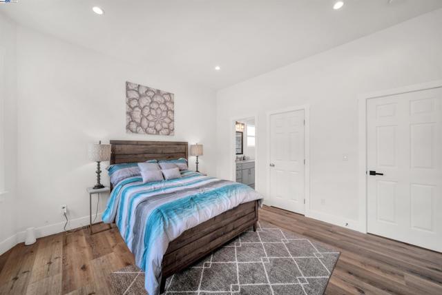 3031 Logan St, Oakland CA: https://media.crmls.org/mediaz/16f7fd88-8159-4945-abe1-f279de053391.jpg