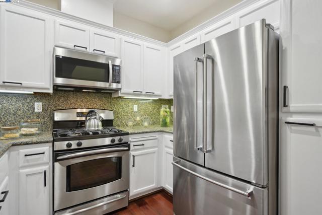 3240 Maguire Way, Dublin CA: https://media.crmls.org/mediaz/16f8bbaa-753c-46b0-8609-def20711e6de.jpg