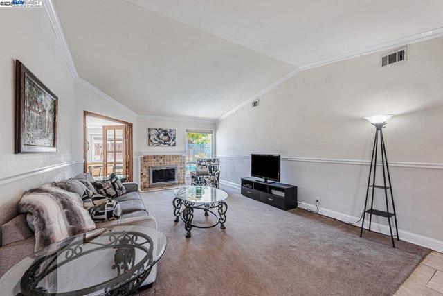 4318 Ellen Way, Union City CA: https://media.crmls.org/mediaz/16f92bae-2065-4957-9e8f-a15fe3b2dd8d.jpg