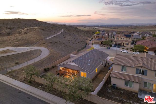 2906 Crocus Place, Palmdale CA: https://media.crmls.org/mediaz/16fa37f1-d5ce-4fc0-a4ac-23cb2edf5773.jpg