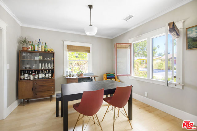 4989 Vincent Avenue, Los Angeles CA: https://media.crmls.org/mediaz/16fa7197-841a-4ac9-8d1c-d4bdefc5454d.jpg