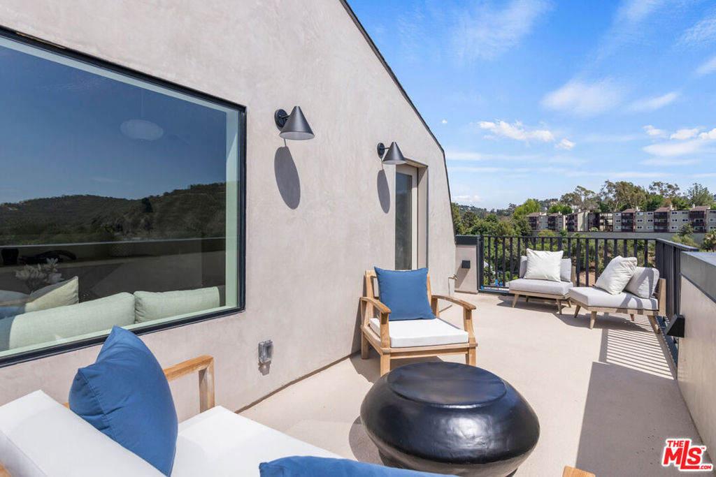 172 S Avenue 58 — Contemporary