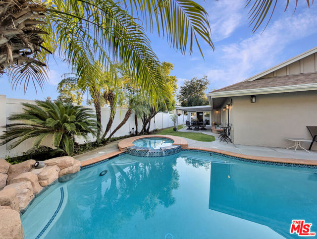 3308 Sparr Boulevard, Glendale CA: https://media.crmls.org/mediaz/16fab4bb-859d-4cfe-8fa1-4b3e97605746.jpg