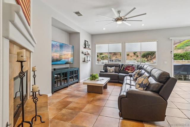 1648 Brady Cir, Carlsbad CA: https://media.crmls.org/mediaz/16fac808-900d-42d2-88cc-b2c806b9443e.jpg