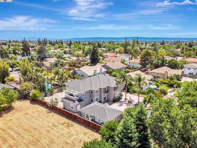 190 Pickering Ave, Fremont CA: https://media.crmls.org/mediaz/16fb9595-4664-480d-bdd1-1acc337fa0ba.jpg