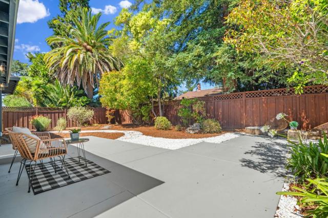 2049 Santa Cruz Avenue, Menlo Park CA: https://media.crmls.org/mediaz/16fba0a3-2235-4998-9479-4ec95289af18.jpg