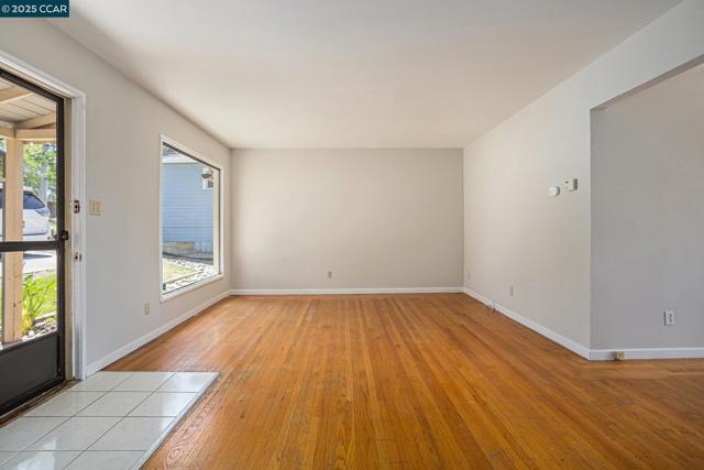 18367 Apricot Way, Castro Valley CA: https://media.crmls.org/mediaz/16fbac6d-0feb-48f5-b24f-bdca99ea055f.jpg