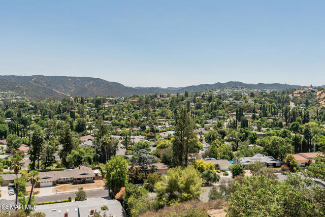 18854 Edleen Drive, Tarzana CA: https://media.crmls.org/mediaz/16fbb6be-4c5f-48be-891b-568245424828.jpg