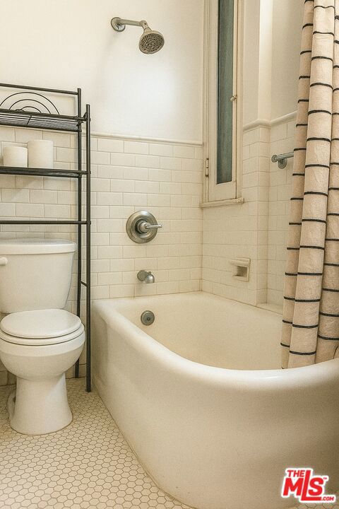 2121 James M Wood Boulevard, Los Angeles CA: https://media.crmls.org/mediaz/16fbf591-2bd2-4ccf-b43e-6bf2073ad043.jpg