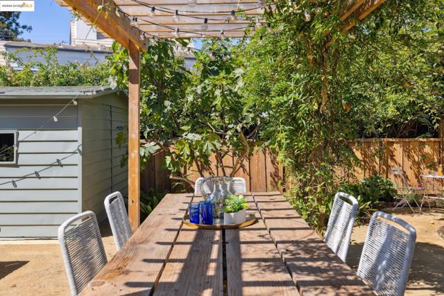 1511 Rose St, Berkeley CA: https://media.crmls.org/mediaz/16fc84de-5edc-409b-84dd-06d7469cb2e4.jpg