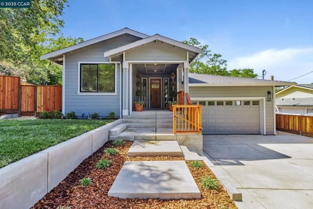 945 Yorkshire Ct, Lafayette CA: https://media.crmls.org/mediaz/16fc8ab5-9093-4414-bc5f-6cc4e9f7feeb.jpg