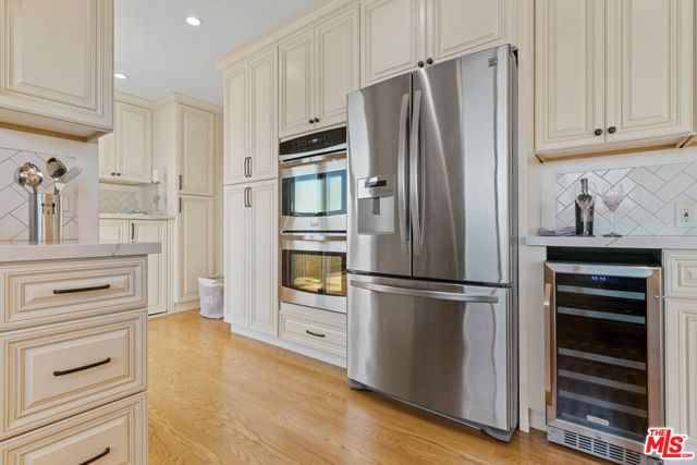 4113 Don Diablo Drive, Los Angeles CA: https://media.crmls.org/mediaz/16fd43a3-9792-4083-a4c0-14c4e36d4dd5.jpg