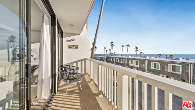 11862 Starfish Lane, Malibu CA: https://media.crmls.org/mediaz/16fe3357-ebfc-413f-80df-c5cab35990d2.jpg