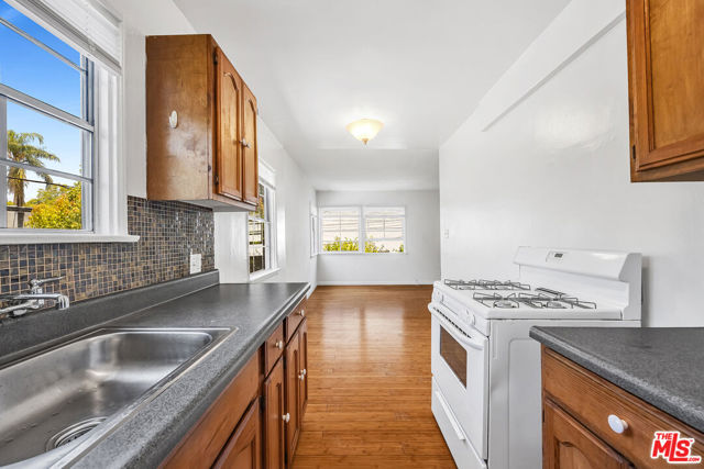 422 S Coronado Street, Los Angeles CA: https://media.crmls.org/mediaz/170060e9-cd65-4425-8ed0-303f75e96fa0.jpg