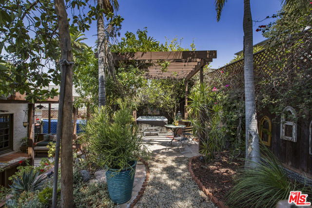 6105 Mount Angelus Drive, Los Angeles CA: https://media.crmls.org/mediaz/17006524-d97b-4970-9f49-ebdc2455b09b.jpg