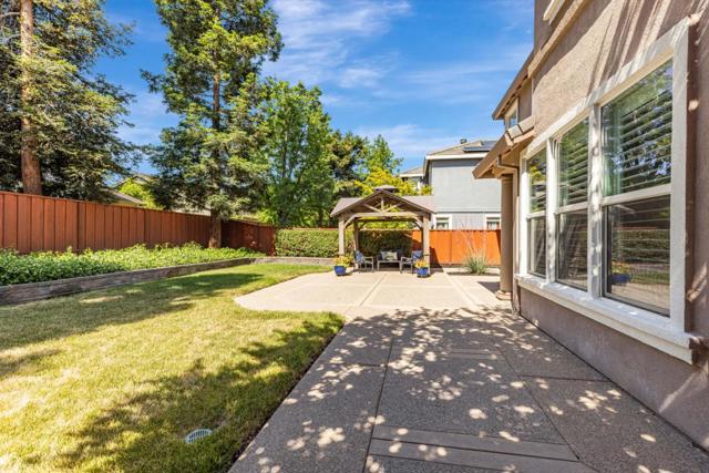 5889 Woodrose Way, Livermore CA: https://media.crmls.org/mediaz/17007453-10ff-44c2-9e16-ee16fcc55759.jpg