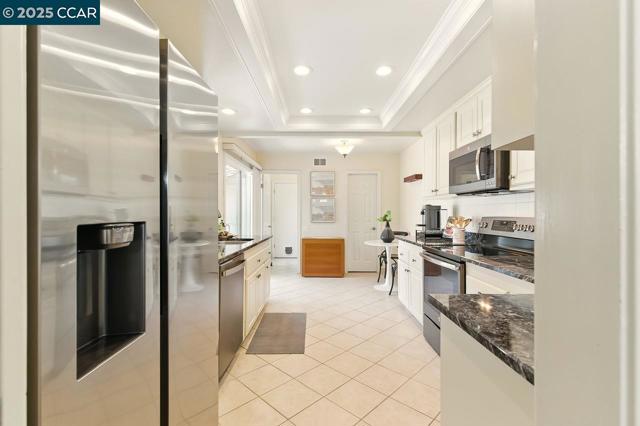 624 Doral Dr, Danville CA: https://media.crmls.org/mediaz/17008a84-e07c-46b4-8199-f0a2c20d0dfc.jpg