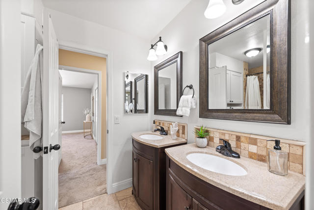32711 Wellbrook Drive, Westlake Village CA: https://media.crmls.org/mediaz/1700bd26-7320-4100-b4c6-c1dd700fc3bc.jpg