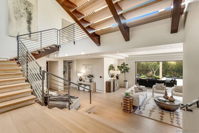 8070 La Jolla Scenic Dr N, La Jolla CA: https://media.crmls.org/mediaz/1701ddfb-bd7c-4542-b6f7-3b50b82c50e8.jpg
