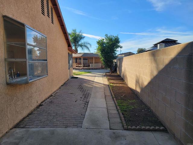 Detail Gallery Image 4 of 20 For 13713 Deer Hill Pl., Moreno Valley,  CA 92553 - 4 Beds | 2 Baths